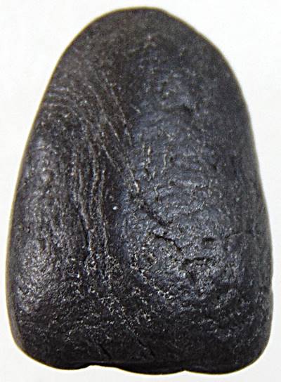 พระปิดตาเนื้อผงใบลาน  ขนาดประมาณเมล็ดถั่วลิสง