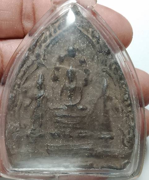 พระนารายณ์ทรงปืน เนื้อผง องค์ใหญ่ เลี่ยมพลาสติก 