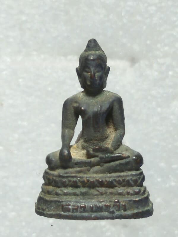 รูปหล่อพระพุทธหลวงพ่อดำ วัดแม่ระกา พิษณุโลก