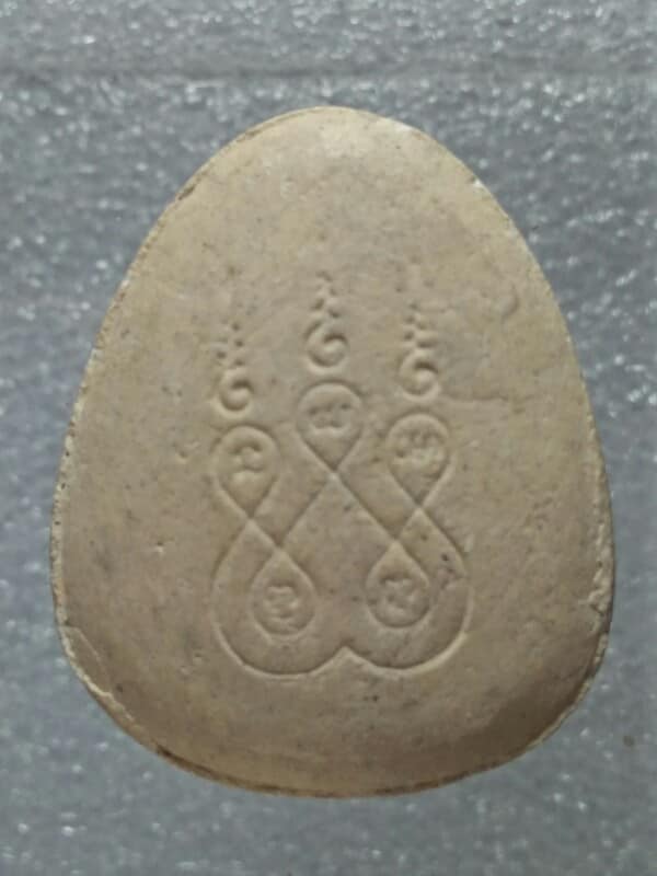 พระปิดตาจัมโบ้ หลังยันต์ห้า 