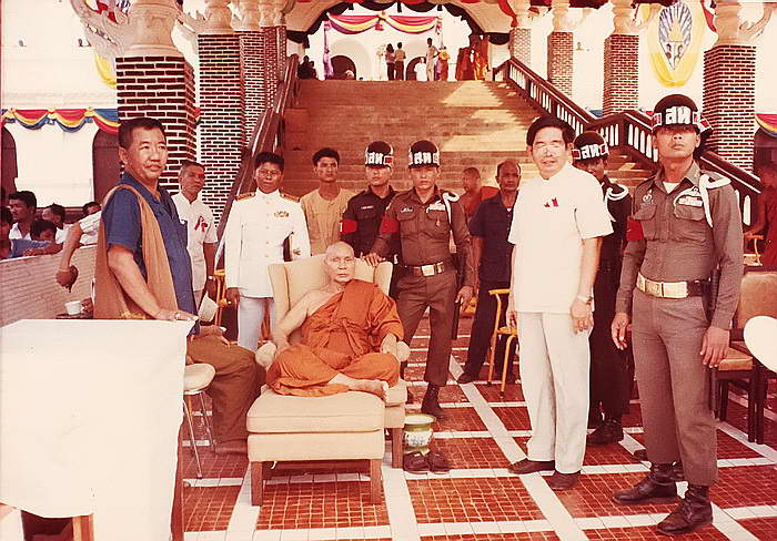 รูปเหมือนปั๊ม หลวงพ่ออุตตมะ วัดวังก์วิเวการาม จ.กาญจนบุรี รุ่นแรก เนื้ออัลปาก้า สวยมากค่ะ