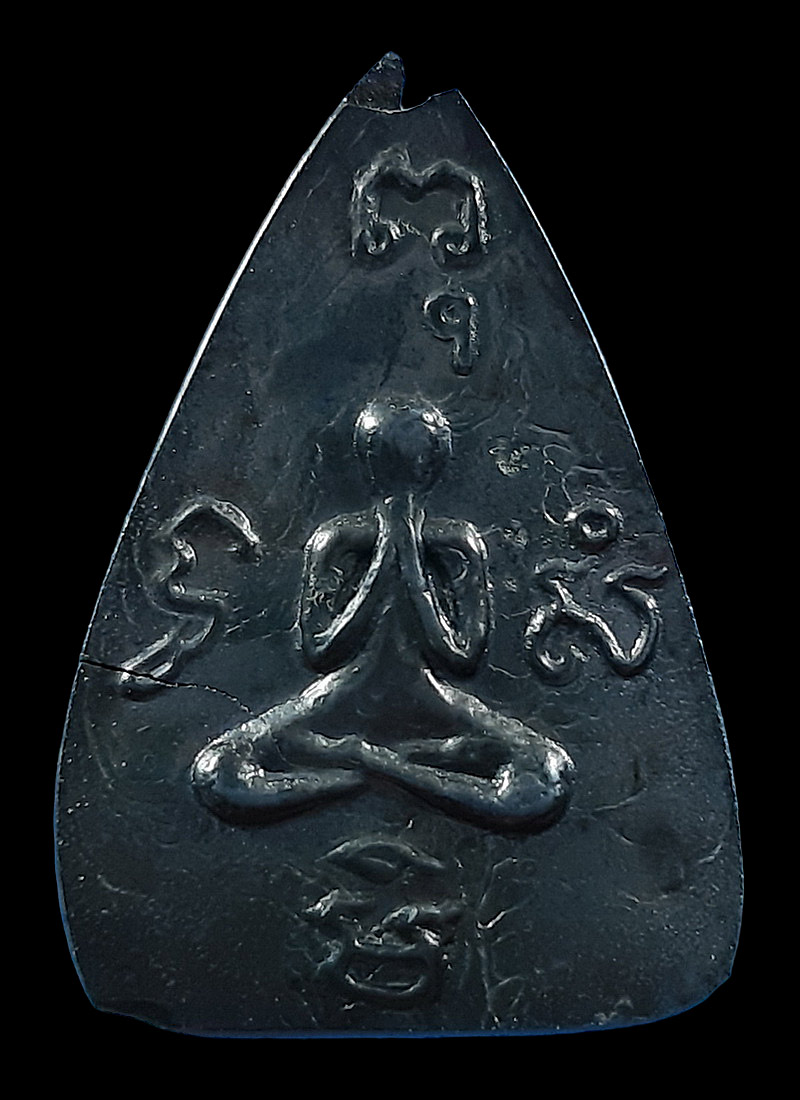 พระพิมพ์พระพุทธกลีบบัว หลังพระปิดตา เนื้อเมฆพัตร 