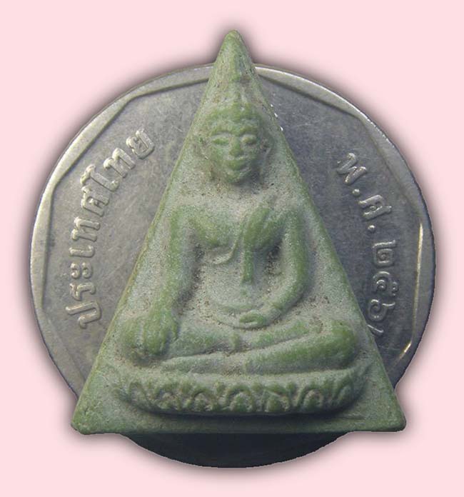 พระผงนางพญา(ฟ้าผ่า) สีมรกต หลวงพ่อจ้อย วัดหนองน้ำเขียว ชลบุรี