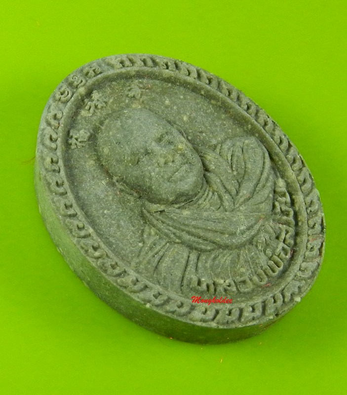 พระผง รุ่นแรก หลวงพ่อสมัย สุจิตโต วัดป่าเกาะแหลม จ.นครราชสีมา เนื้อว่านสีเทา ปี61 No.767