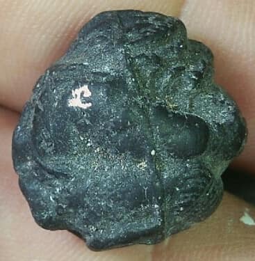 พระผงหนุมานอุ้มดวง ปู่เกลี้ยง วัดเนินสุทธาวาส ชลบุรี  เนื้อผง โค้ต นะ 