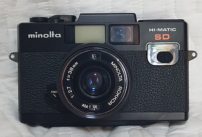 กล้องฟิลม์ Minolta HI-MATIC SD สวยๆ เลนส์ monolta rokkor 1:27 f38mm. แฟลชแบบป้อปอัพด้านบน