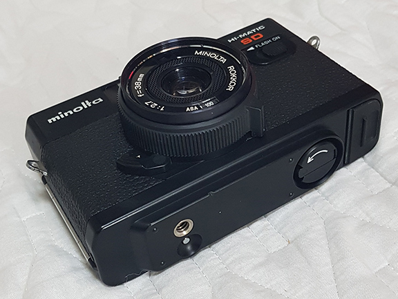 กล้องฟิลม์ Minolta HI-MATIC SD สวยๆ เลนส์ monolta rokkor 1:27 f38mm. แฟลชแบบป้อปอัพด้านบน