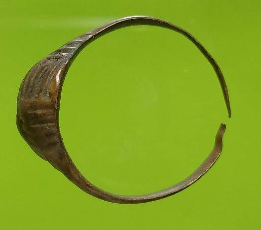 แหวนตะกร้อ หลวงพ่อขวัญ วัดบ้านไร่ พิจิตร ขนาด 2 เซ็น 