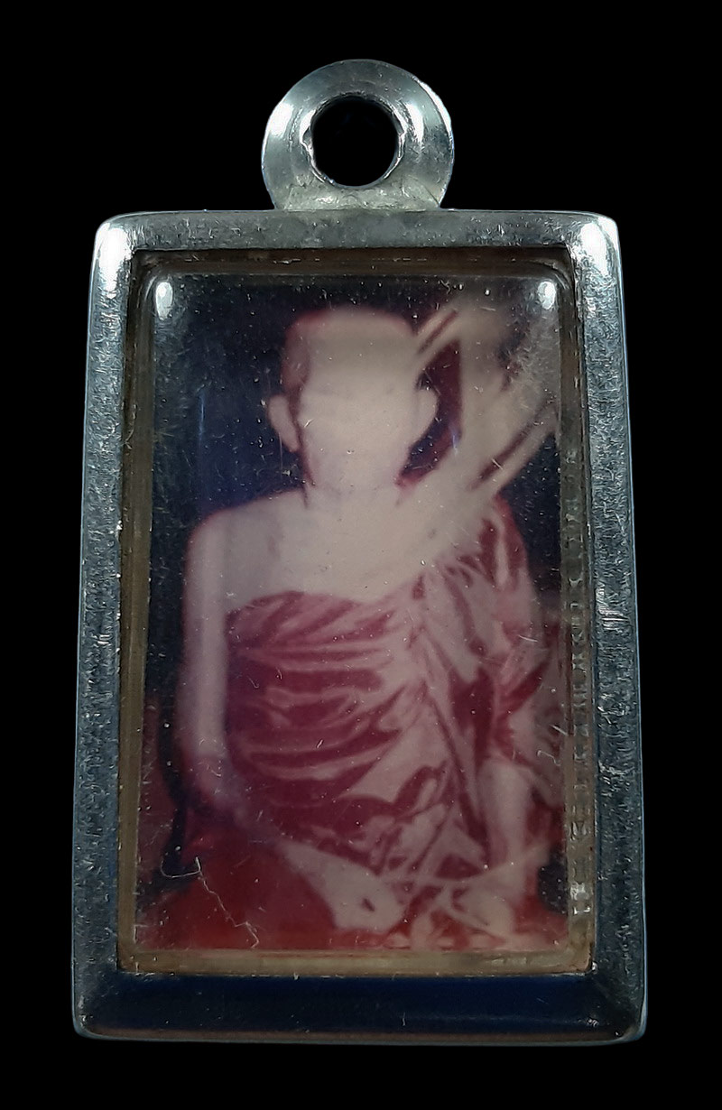 พระผงรูปเหมือน หลวงปู่อ่อน วัดเนินมะเกลือ จ.พิษณุโลก หลังรูป 