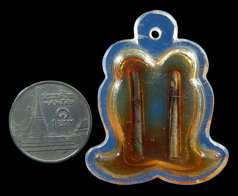 ตะกรุดสาริกาเนื้อเงิน เลี่ยมในน้ำมัน