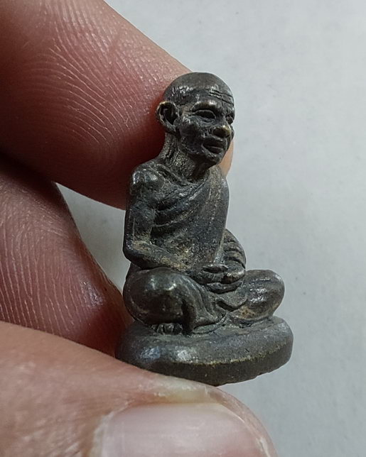 รูปหล่อ หลวงพ่อเคลือบ วัดหนองกระดี่ จ.อุทัยธานี งาน 50 ปี ตอกโค๊ต ลพ.สาคร/ ลป.ฟู/ ลพ.เสน่ห์/ ลป.นะ 