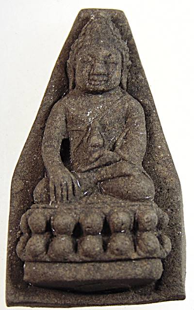 พระกริ่งเพชรแก้วบรรจุเกศา หลวงปู่แก้ว วัดสะพานไม้แก่น สงขลา  เนื้อว่าน