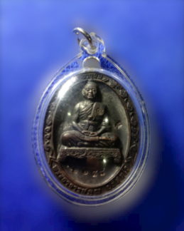 หลวงพ่อคูณ"อายุยืนปี53"พระดีปีลึกเลี่ยมพร้อมใช้