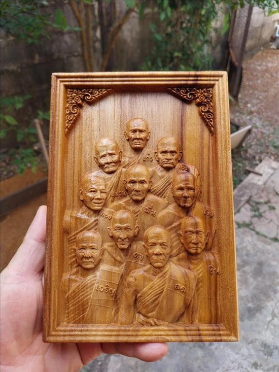 แกะสลักงานศิลป์ 10 หลวงพ่อ ไม้สัก กว้าง 14 ซม. สูง 20 ชม. หน า 2. ซม + ฐานตั้ง