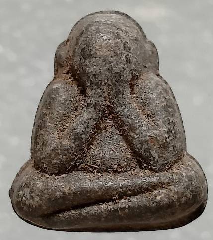 พระผงปิดตา หลังยันต์ ฝังตะกรุดเงิน