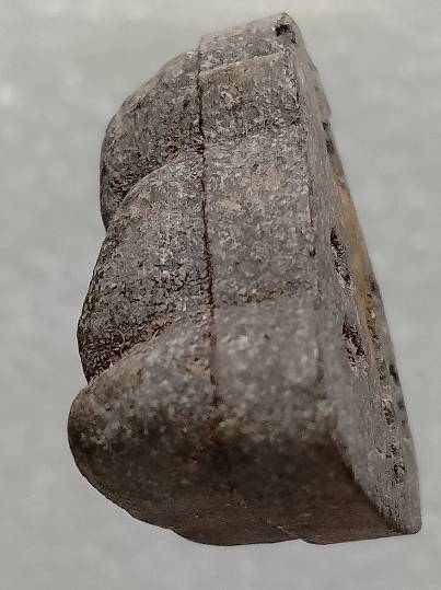 พระผงปิดตา หลังยันต์ ฝังตะกรุดเงิน