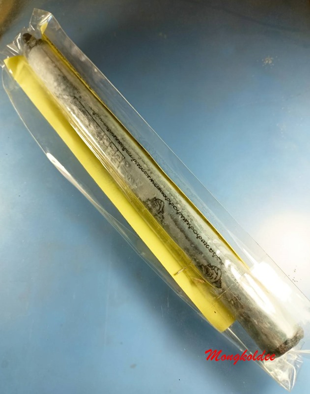 เทียนไหว้พระราหู ตำหรับล้านนา เทียนขี้ผึ้งสีดำลงอักขระยันต์ ลดเคราะห์ เสริมบารมี และโชคลาภ 