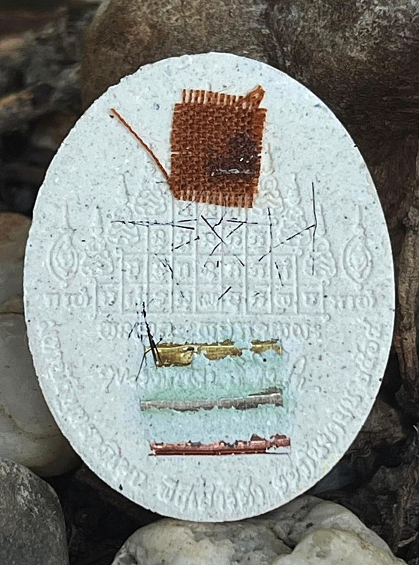 พระผง รุ่นเสาร์5 บารมีสิริจันโท หลวงปู่มหาศิลา ปี64 หน้าปิดเงิน เลขโค้ต๑๔๗๗ หลังตะกรุด 3กษัตริย์ 