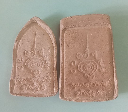 พระผงรูปเหมือนรุ่นแรกครูบาอริยชาติ จังหวัดเชียงราย/มี2 องค์