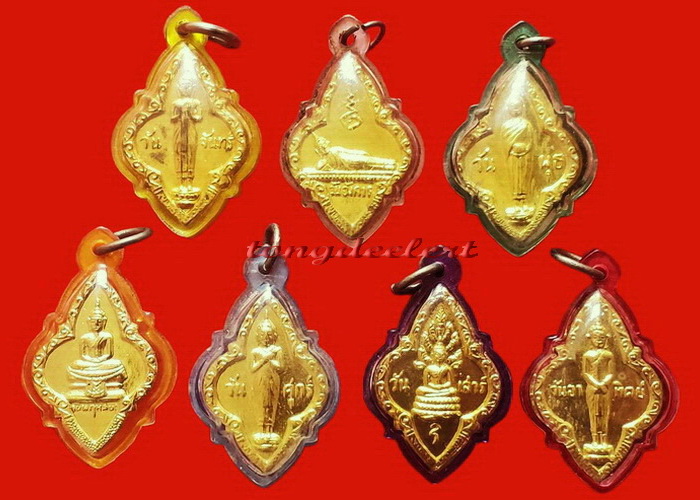 พระปางประจำวัน ครบชุด 7 วัน หลวงปู่ทิม วัดละหารไร่ จ.ระยอง ปี 2517 สวยมากค่ะ