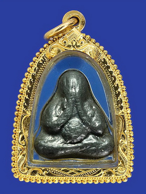 พระปิดตาน้ำท่วม เนื้อชินตะกั่ว หลังยันต์เฑาะว์ หลวงปู่ทิม วัดละหารไร่ ปี2517 