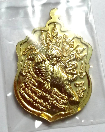 5 องค์..เหรียญเสมาหัวเสือ รุ่น "พยัคฆ์แสนพันล้าน" หลวงปู่แสน วัดบ้านหนองจิก ปี 2562 เนื้อเปียกทองลาย