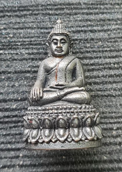 เคาะแรกแดง..พระชัย ลพ.สำเร็จศักดิ์สิทธิื ๖๔..แร่น้ำพี้ กล่องเดิม..วัดหนองสะเดา สระบุรี / ส่ง ems