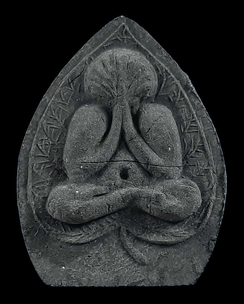 พระปิดตาผงงิ้วดำ หลวงพ่อคูณ วัดบ้านไร่ รุ่นทูลเกล้า ออกวัดใหม่อัมพร ปี26 ปลุกเสกไตรมาส 