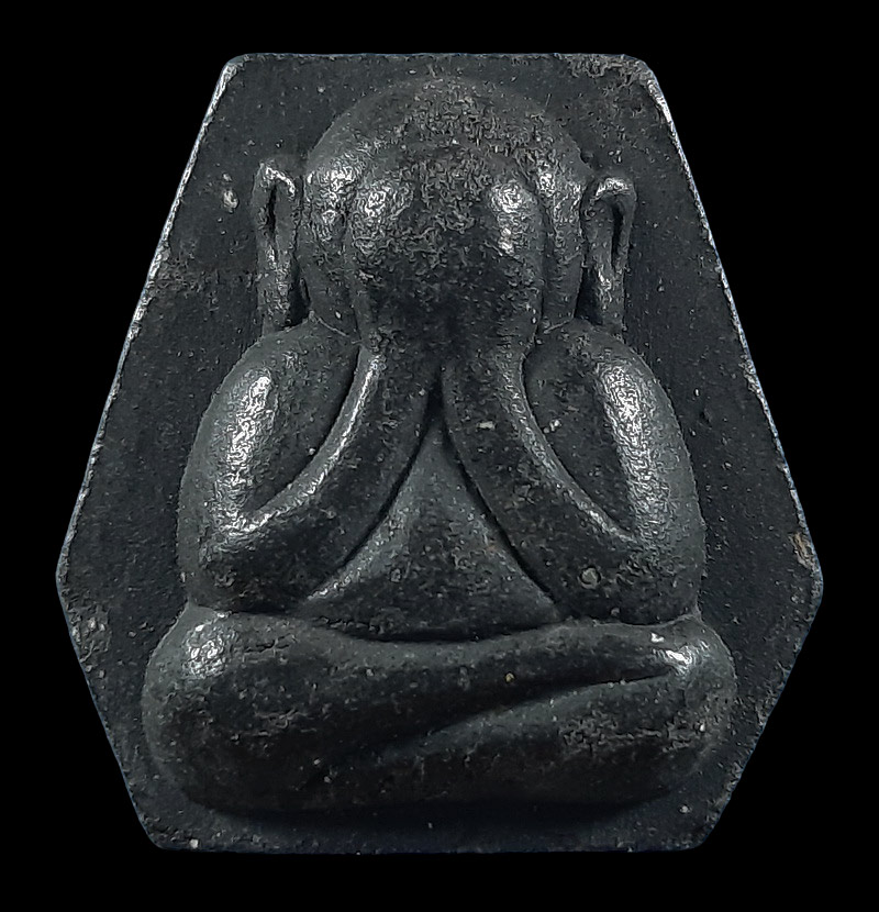 พระปิดตาหลังตะแกรง หลวงปู่ผ่าน วัดป่าโพธิ์แก้ว จ.ปราจีนบุรี ฝังตะกรุดเงินด้านหลัง 