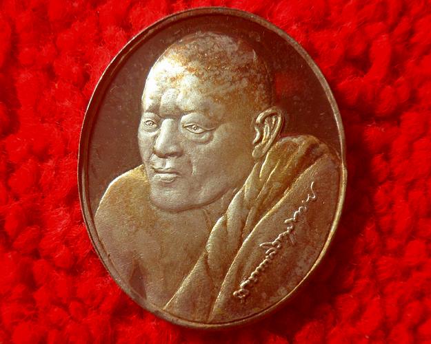 เหรียญพ่อแพ วัดพิกุลทอง สิงห์บุรี เนื้อเงิน โค๊ต 186