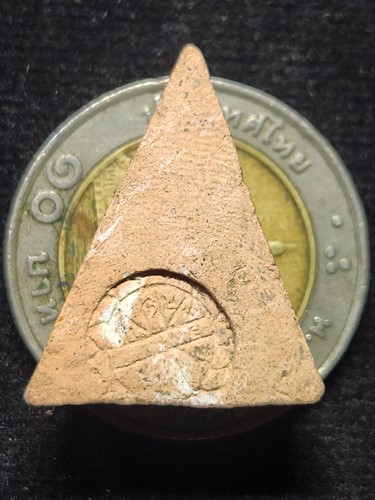 วัดนางพญา พิษณุโลก พระนางพญา อ.ถนอม เขมจาโร  หลังยันต์ดวงพระฤกษ์พระราชทาน พิมพ์สังฆาฏิ  2514