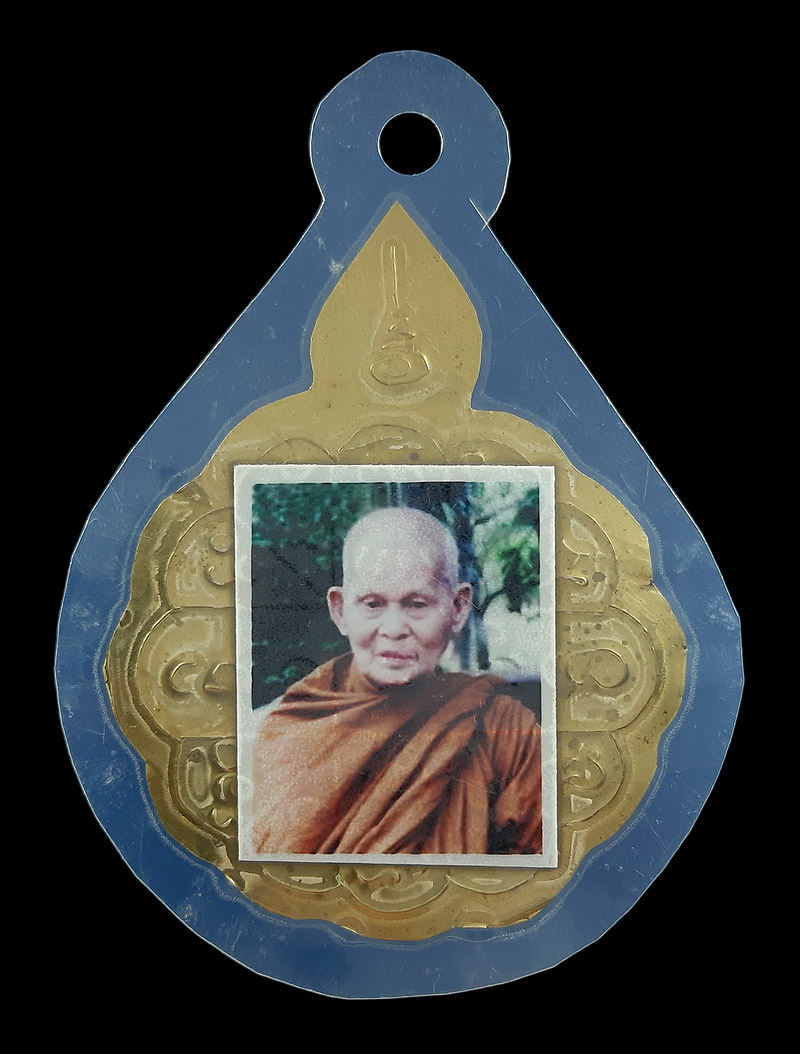 แผ่นยันต์ติดรูปถ่าย หลวงปู่คำพันธ์ วัดธาตุมหาชัย จ.นครพนม 