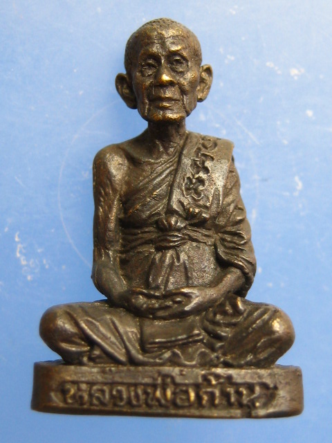 รูปหล่อ หลวงพ่อก้าน วัดห้วยใหญ่ จ.ชลบุรี