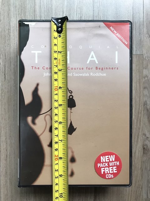 หนังสือ แปลไทยเป็นอังกฤษ พร้อมCD และเทป คลาสสิคมาก เก่าๆเหมาะสำหรับชาวต่างชาติ อยากพูดไทยครับ
