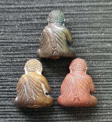 เคาะแรกแดง..พระปิดตาสิริคุตโต ๖๖..รวม ๓ องค์ กล่องเดิม..ลป.อุดมทรัพย์ วัดเวฬุวันฯ ศรีสะเกษ / ส่ง ems