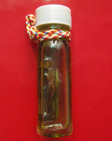 กุมารทองเสน่ห์จันทร์ หลวงปู่ฤทธิ์ วัดชลประทานราชดำริ จ.บุรีรัมย์ ปี 2547 ขวดใหญ่ สูง 8 ซม. สร้าง 499