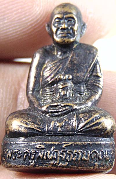 ๒๐ รูปหล่อพระครูพิเชษฐ์ธรรมคุณ วัดหาดระมูลกระบือ พิจิตร