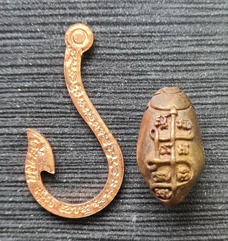 เคาะแรกแดง..ขอเบ็ดเกี่ยวทรัพย์ ๔๕ + หมากทุยโลหะผสม ๔๔..ลพ.ดำ วัดเขาพูลทอง จ.จันทบุรี / ส่ง ems