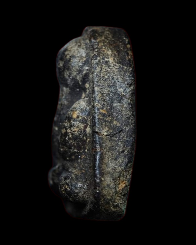 พระปิดตาหลวงพ่อเกลี้ยงวัดเนินสุธาวาสเนื้อผงคลุกรักสวยๆ