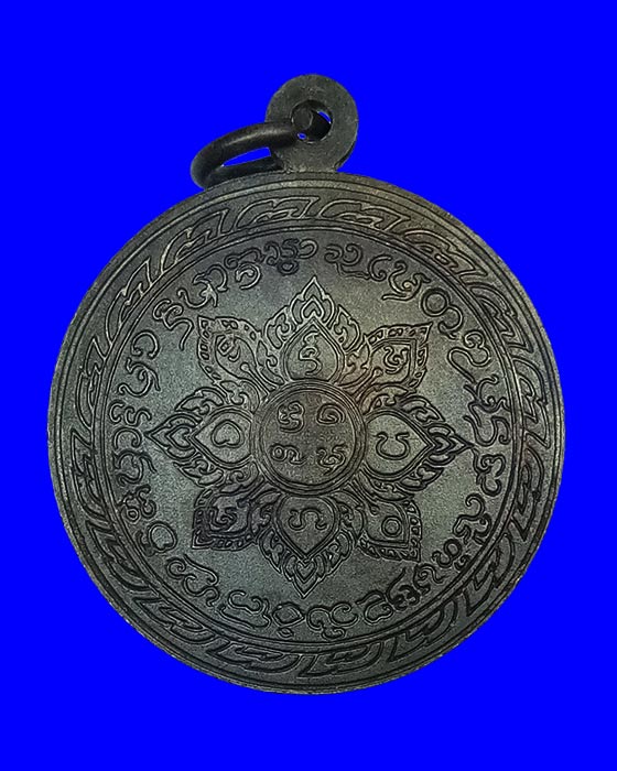 พระเหรียญกลม รุ่นแรก หลังยันต์ดอกบัวสวรรค์ ครูบาคำปัน สุภัทโท วัดสันโป่ง อ.แม่ริม จ.เชียงใหม่ ปี๒๕๑๙