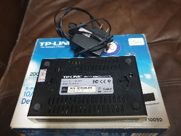TP-LINK 5-Port 10/100 Mbps. Desktop Switch Model No. TL-SF 1005 D 