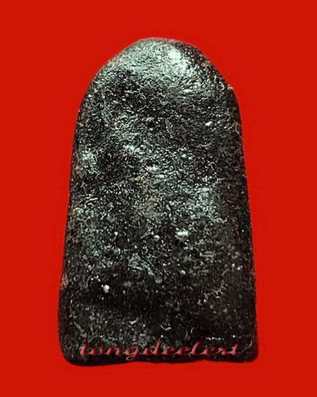 พระคงเนื้อผงใบลานลงรัก หลวงปู่ดี วัดเทวสังฆาราม(วัดเหนือ) จ.กาญจนบุรี ปี 2481 หายากค่ะ