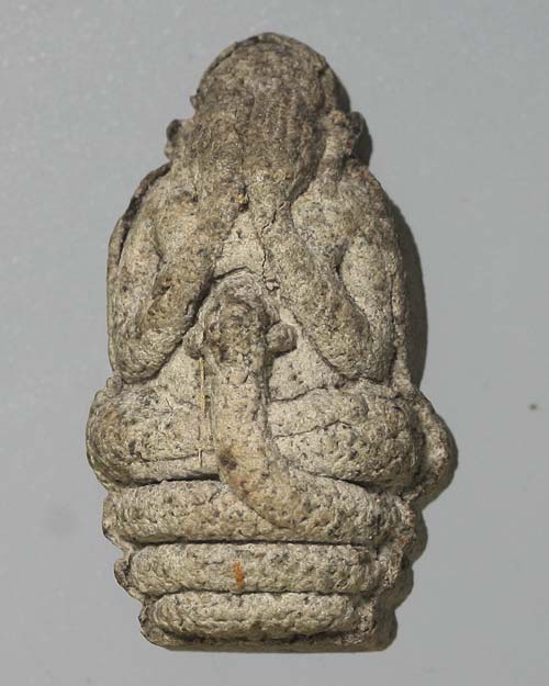 พระปิดตาเนื้อผงหลวงพ่อกล่ำวัดศาลาบางปู พุทธศิลป์พังพระกาฬ นครศรีธรรมราช