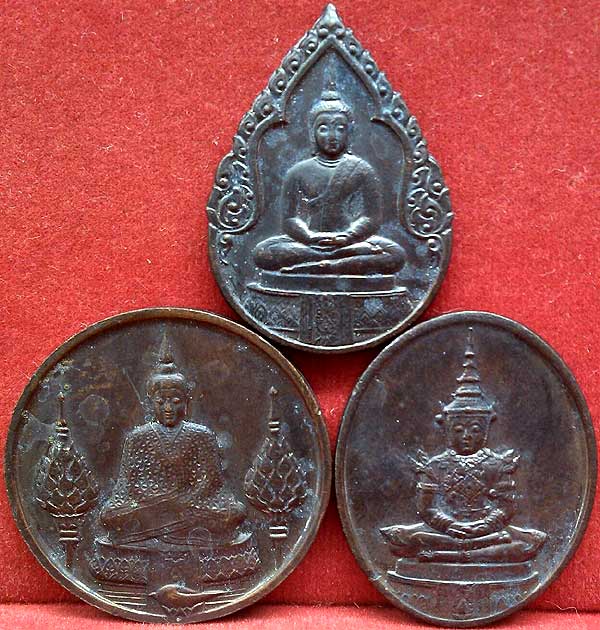 *ชุดเหรียญพระแก้วมรกต ภปร.ฉลองกรุงรัตนโกสินทร์ ๒๐๐ปี พ.ศ.๒๕๒๕ บล็อคพระราชศรัทธา เนื้อทองแดง*