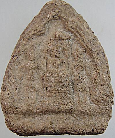 พระสามเนื้อดิน