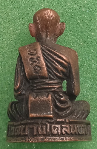 รูปหล่อ หลวงปู่พุ่ม วัดบางโคล่นอก กรุงเทพฯ