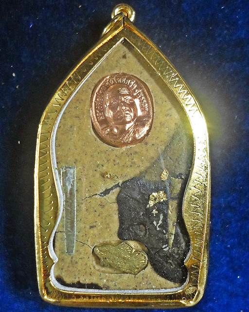 วัดโพธิ์ศรีเจริญ พระขุนแผน เนื้อผง คลุกรักปิดทอง เลี่ยมไมครอน 