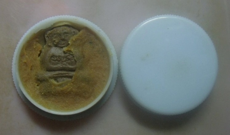 **เบา​ๆ​**สีผึ้งน้ำมันพรายสาลิกาจับปากโลง**มหาเสน่ห์ เมตตาต่อเพศตรงข้าม ให้หลงใหลเคลิบเคลิ้มเคลิ