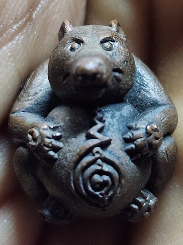 วัดซุ้มกระต่าย (หนองหม้อแกง) ชัยนาท  ลูกอมชะมดเรียกทรัพย์ (เนื้อสัมฤทธิ์) หลวงพ่อเอิบ อุดผงเก่าหลวงพ