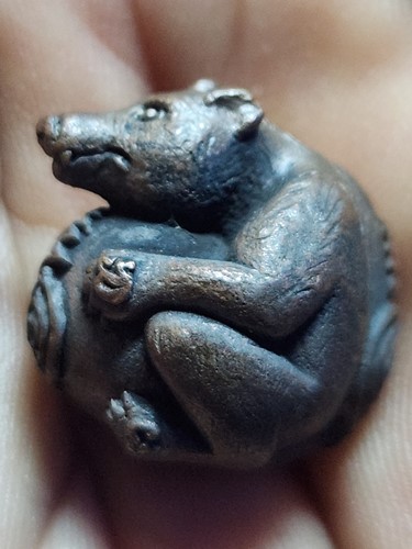 วัดซุ้มกระต่าย (หนองหม้อแกง) ชัยนาท  ลูกอมชะมดเรียกทรัพย์ (เนื้อสัมฤทธิ์) หลวงพ่อเอิบ อุดผงเก่าหลวงพ